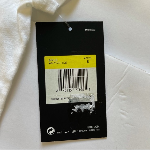 🎯3/$15
Nike tshirt - Picture 3 of 4